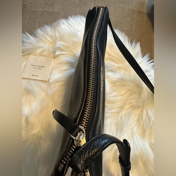 Kate Spade Leila Triple Gusset Zip Crossbody. - Picture 5 of 15